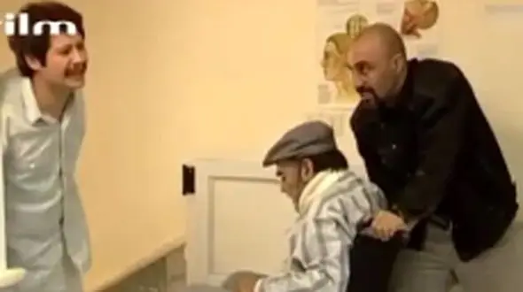 فیلم/ وقتی علی صادقی و عطاران ولیچر رو از جاده قدیم ببرن نتیجه این میشه!/ محاله این سکانس سریال «بزنگاه» ببینی و نخندی