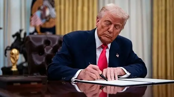 ترامپ پیشنهاد ۳۰ میلیارد دلاری به ایران برای برنامه هسته‌ای صلح‌آمیز را جعلی خواند