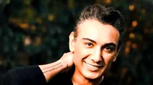 دانلود آهنگ باشکوه شادمهر عقیلی / ساختنش شاید یه عمر طول بکشه ...