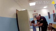 دستبند زدن پلیس آمریکا به کودک ۸ ساله معلول!