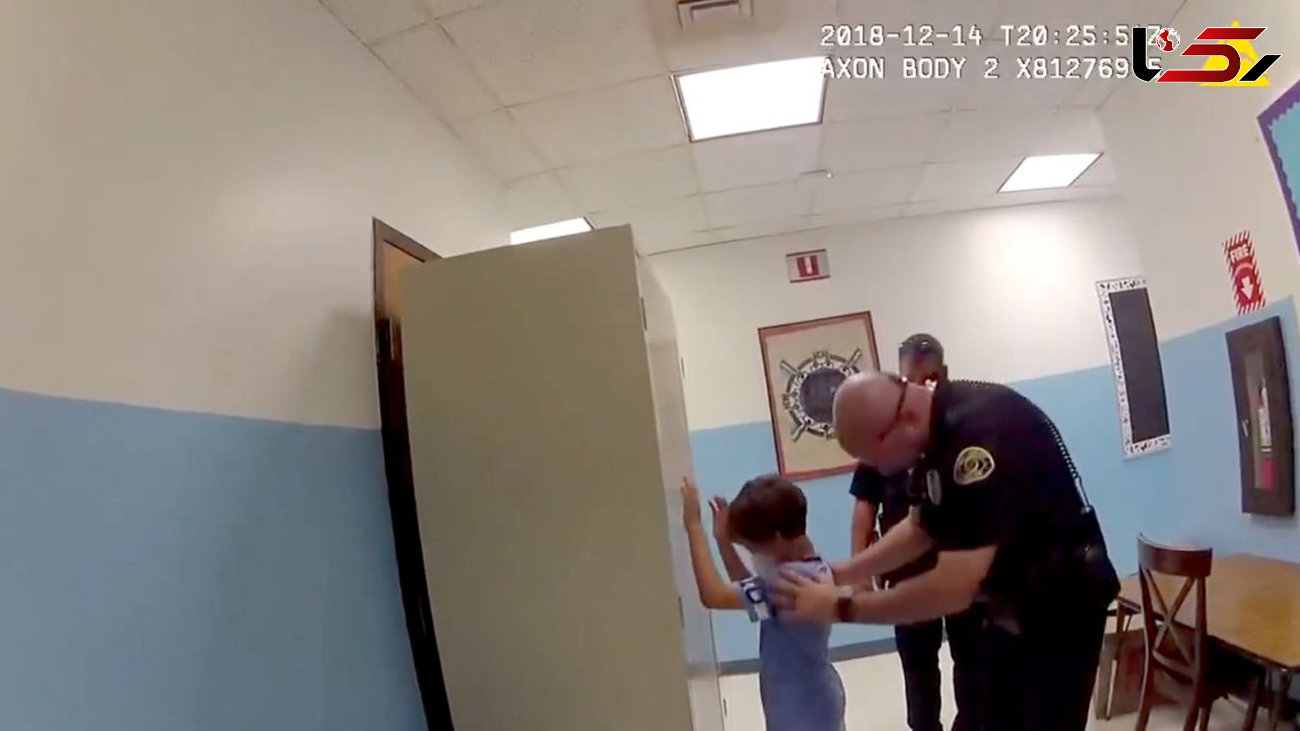 دستبند زدن پلیس آمریکا به کودک ۸ ساله معلول!