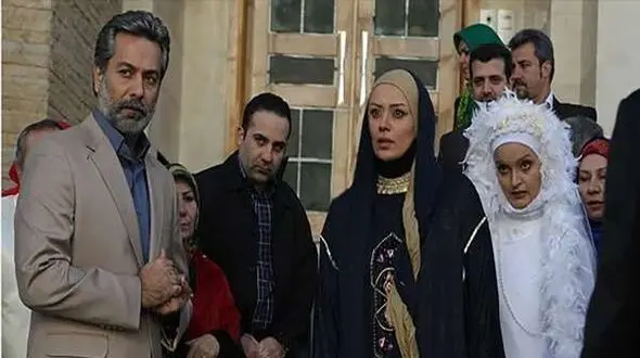 کپی برداری نیلوفر پارسا از استایل کیت میدلتون خبرساز شد / «بیتا»ی «آوای باران» در قامت «پرنسس ولز»!