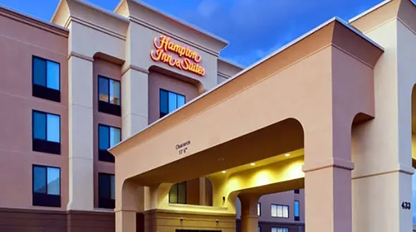 قتل عام هولناک یک خانواده در هتل+عکس 