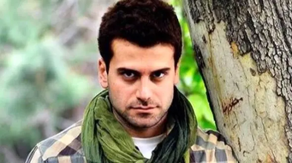 روزبه حصاری بازیگر سریال بچه مهندس: کف کوچه و خیابان زندگی می کنم خوب بلدم صورتم را با سیلی سرخ کنم/ شما نمی‌توانید هم به پارسا پیروزفر بگویید خوش چهره هم به من چون...