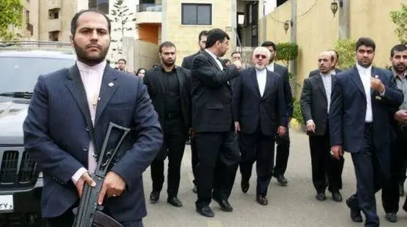 واقعیت عکس ظریف و بادیگاردهای مسلح اش !+عکس 