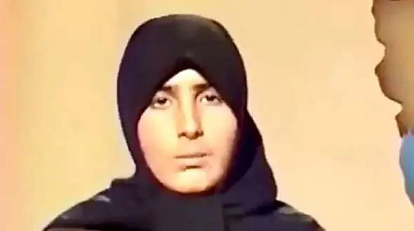 عکس / تغییر چهره و استایل  «سونیا پوریامین» مجری مشهور در ۶۲ سالگی، مقابل موزه ارمیتاژ / از قاب جدی تلویزیون تا سن پترزبورگ روسیه