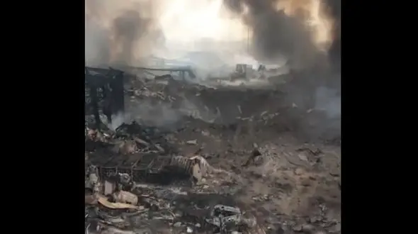 فیلم آخرالزمانی از  گودال بزرگ ایجاد شده  انفجار در بندر شهید رجایی بندرعباس !