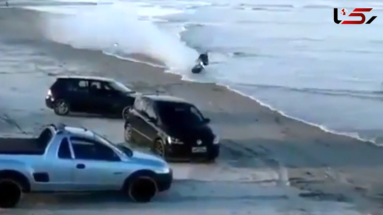 تصادف موتورسوار در ساحل دریا / فیلم