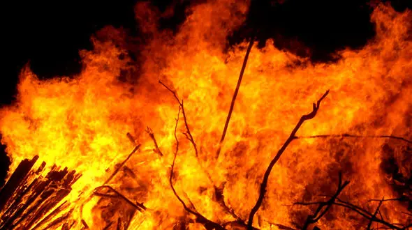 ببینید / نمایش آتش در صفحه نمایش + فیلم 