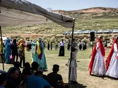 آواز شاد؛ تو عروسی دهه 50 هزارتا ماشین برای عروس کشون میرن فقط پیکان جوانان دوماد