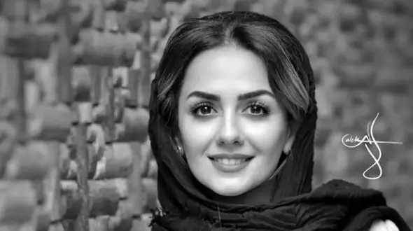 عکس / استایل کژوال «بیتا سحرخیز» در خارج از کشور/ بازیگر با کلاه کپ و شعر حسین پناهی! 