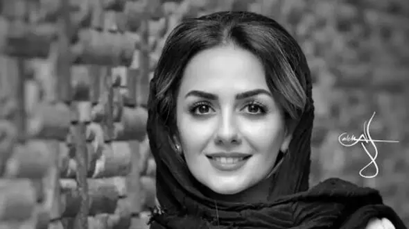 عکس / استایل کژوال «بیتا سحرخیز» در خارج از کشور/ بازیگر با کلاه کپ و شعر حسین پناهی! 