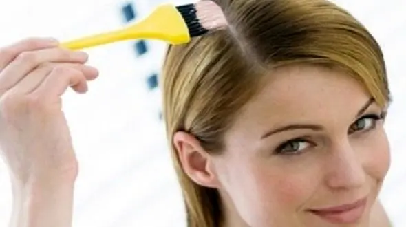 خطرات رنگ کردن مو در بارداری را جدی بگیرید