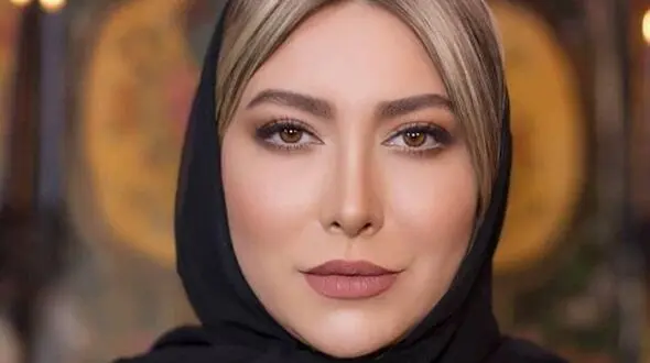 مروایدهای زیبا در دست فریبا نادری 
