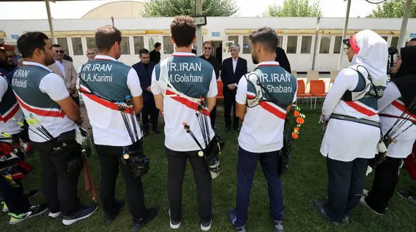 سرپرست وزارت ورزش در اردوی کمانداران/ بازدید کیومرث هاشمی از دریاچه آزادی برای حل مشکل کمبود آب + فیلم