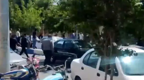 شلیک مرگبار مرد جوان به زنش جلوی دادسرای ورامین / قاتل فراری یک مرد دیگر را کشت + فیلم