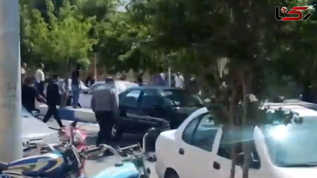 شلیک مرگبار مرد جوان به زنش جلوی دادسرای ورامین / قاتل فراری یک مرد دیگر را کشت + فیلم