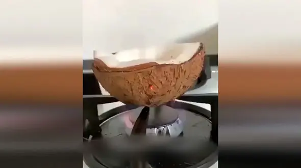 روشی راحت برای کندن پوست نارگیل + فیلم