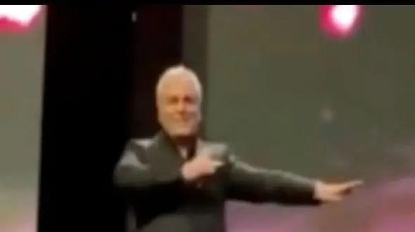 فیلم آواز باشکوه مهران مدیری ! / در کنسرتش دید ملت صٌمٌ بٌکم نشستن آذری رقصید سالن به وجد اومد !