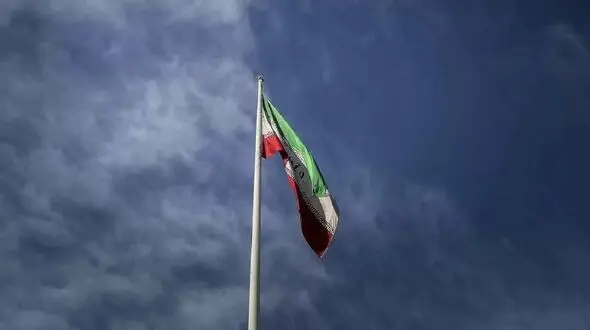 توضیحات شهرداری تهران درباره جنجال پرچم وارونه + عکس