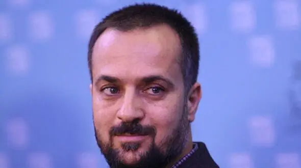فیلم/ خوانندگی غش آور احمد مهرانفر، ارسطوی سریال پایتخت به زبان محلی به اصرار شهاب حسینی/ فقط خنده هاش