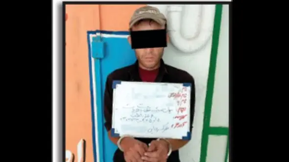 این دزد جوان سارق حرفه ای باتری خودروها است / یک ماه قبل از زندان آزاد شده بود + عکس