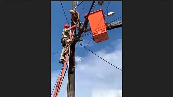 فیلم جنازه خشک شده دزد کابل  آویزان از تیر برق + جزییات