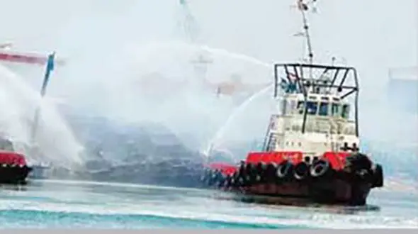 خاکستر شدن 120 خودروی لاکچری در حادثه ای مشکوک در خلیج فارس + عکس