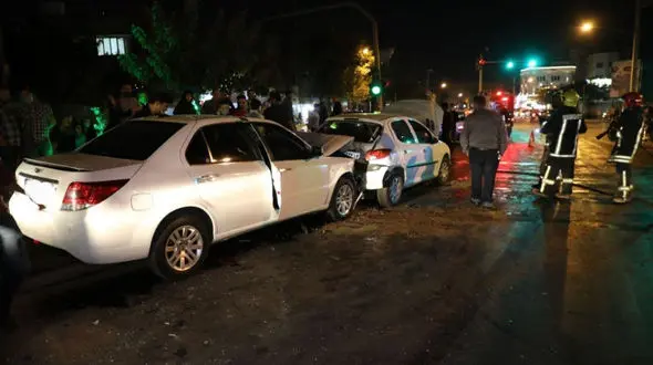 تصادف زنجیره‌ای در تقاطع وحدت - میرزاکوچک خان + عکس