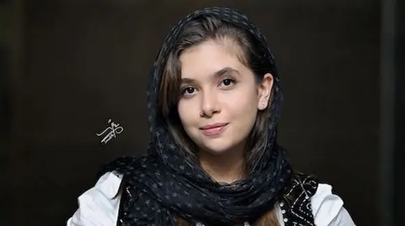 فیلم آواز باشکوه و شاد نفس بازغی با آهنگ جهان به اعتبار خنده غوغا کردن / پدرش چه کیفی می کند !