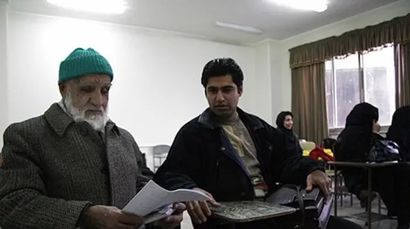 میر قنبر مسن‌ترین دانشجوی کشور در ۸۹ سالگی درگذشت +عکس