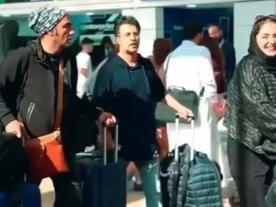 فیلم/ فریبا نادری دوستاش رو هم فخرفروش کرد/سفر دسته جمعی نرگس محمدی, علی اوجی، هومن حاجی عبداللهی به امارات دبی/ حالا چرا همگی با هم؟!