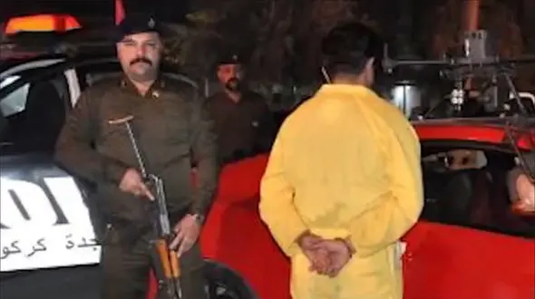 ببینید / مزاحمت غیرانسانی راننده یک خودروی لوکس برای آمبولانس! + فیلم