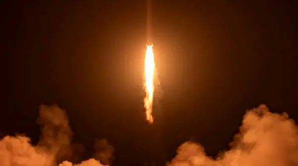 لحظه برخورد موشک‌های ایرانی به تل‌آویو از لنز دوربین‌های مدار بسته	