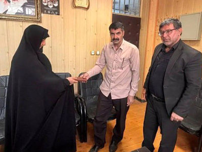 رفتگر با وجدان کیف پر از طلا را به صاحبش برگرداند + عکس و گفتگو