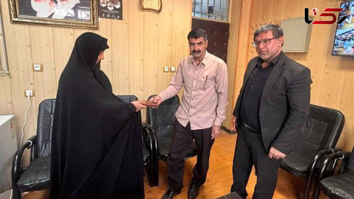 رفتگر با وجدان کیف پر از طلا را به صاحبش برگرداند + عکس و گفتگو