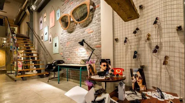 برای یک عینک آفتابی استاندارد در بازار ایران چه مقدار پول باید پرداخت ؟