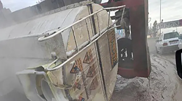 واژگونی تریلر جاده ساری – نکا را 3 ساعت بست