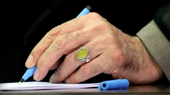 این مرد رهبر انقلاب را خنداند+ فیلم