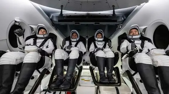 شرایط استخدام فضانورد در ناسا چیست؟ / حقوق فضانوردان چقدر است؟