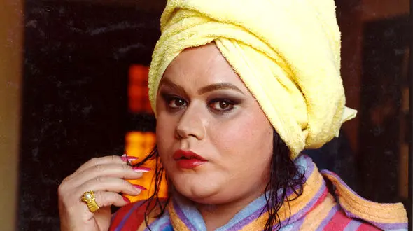 فیلم رقص زنانه اکبر عبدی در ۶۴ سالگی‌اش ! / چقدر ناز می رقصه !