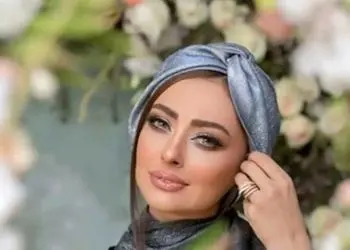 فیلم/  تازه شدن داغِ دل نفیسه روشن هنگام غذا دادن به سگ‌های ولگرد با ادب ! / امان از این آدم دوپا ...