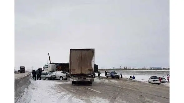 فیلم تصادف زنجیره ای 200 خودرو در اتوبان قزوین / 3 تن کشته شدند + عکس و جزئیات