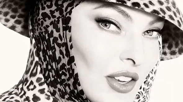 جذابیت مدل مشهور با عمل زیبایی نابود شد / خانم مدل یک شبه از بین رفت ! + عکس