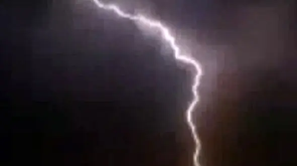 صاعقه های وحشتناک در کرج + فیلم