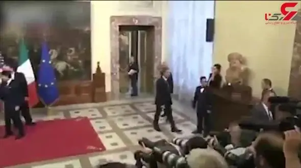 هدیه عجیب خبرنگار زن ایتالیایی به وزیر امور خارجه آمریکا  / روزی ۳ وعده از این غذای سگ بخورید! + فیلم