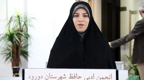 هنرمندان در تحقق شعار سال باید پیش‌رونده باشند