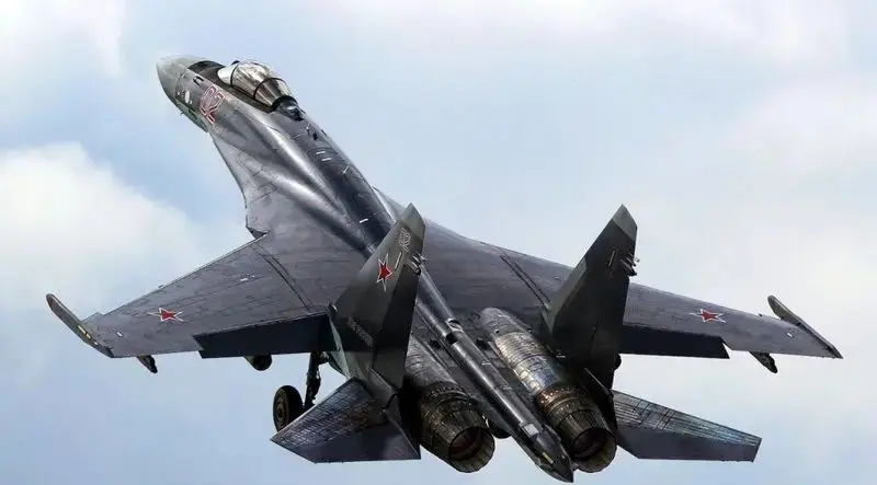 جنگنده روسی - جنگنده سوخو Su-35 که در سال ۲۰۰۷ با معرفی نسخههای جدید «M» و «BM» رونمایی شد
