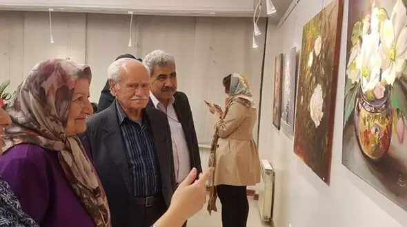 فروش ۳۰ تابلو نقاشی به نفع کودکان معلول ذهنی