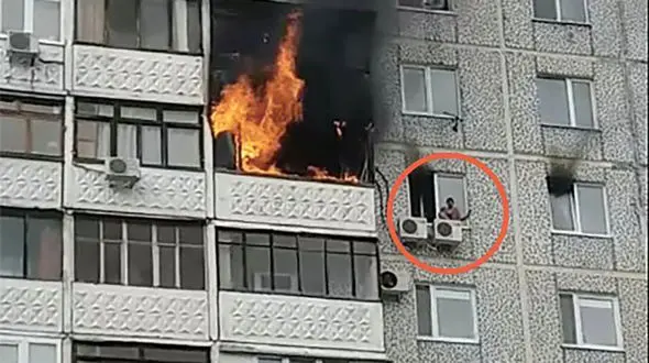 نجات معجزه آسای پسر ۹ ساله در حادثه آتش سوزی آپارتمان! + تصاویر
